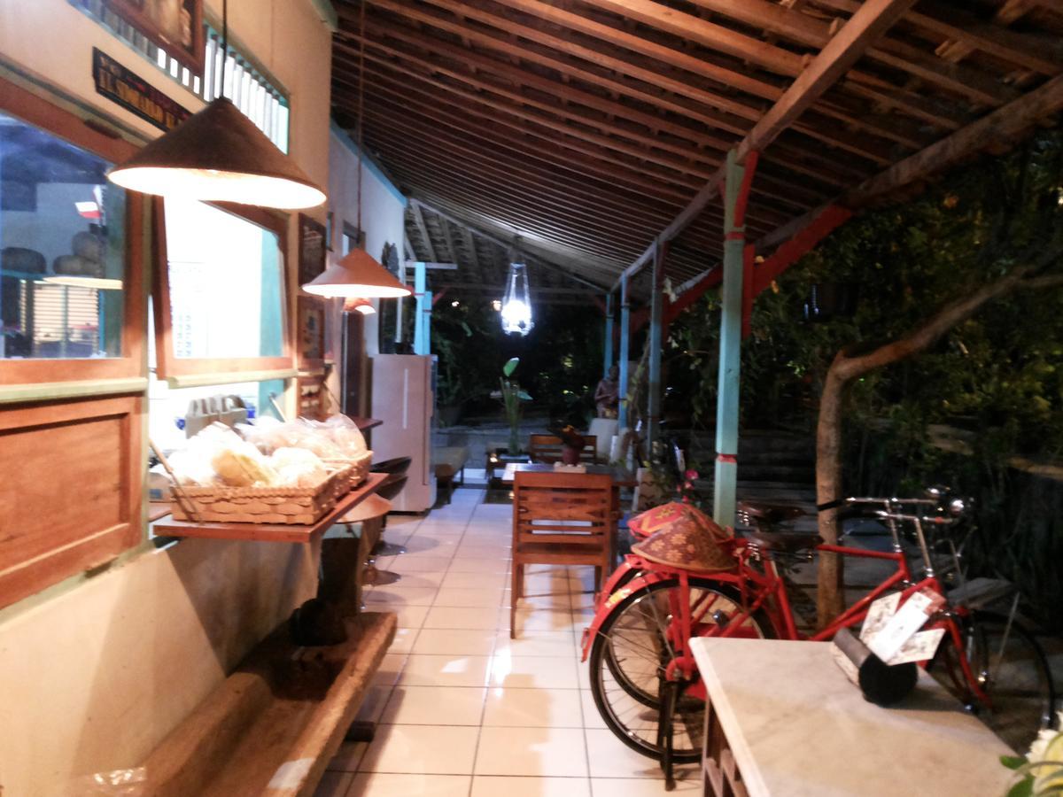 Puri Brata Hotel Parangtritis Exterior photo